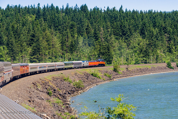 Skirting the Columbia River.