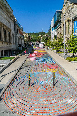 Sculpture "Flower Power - Tom IV" on Avenue du Musee by Claude Cormier.